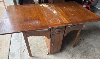 Foldable antique table