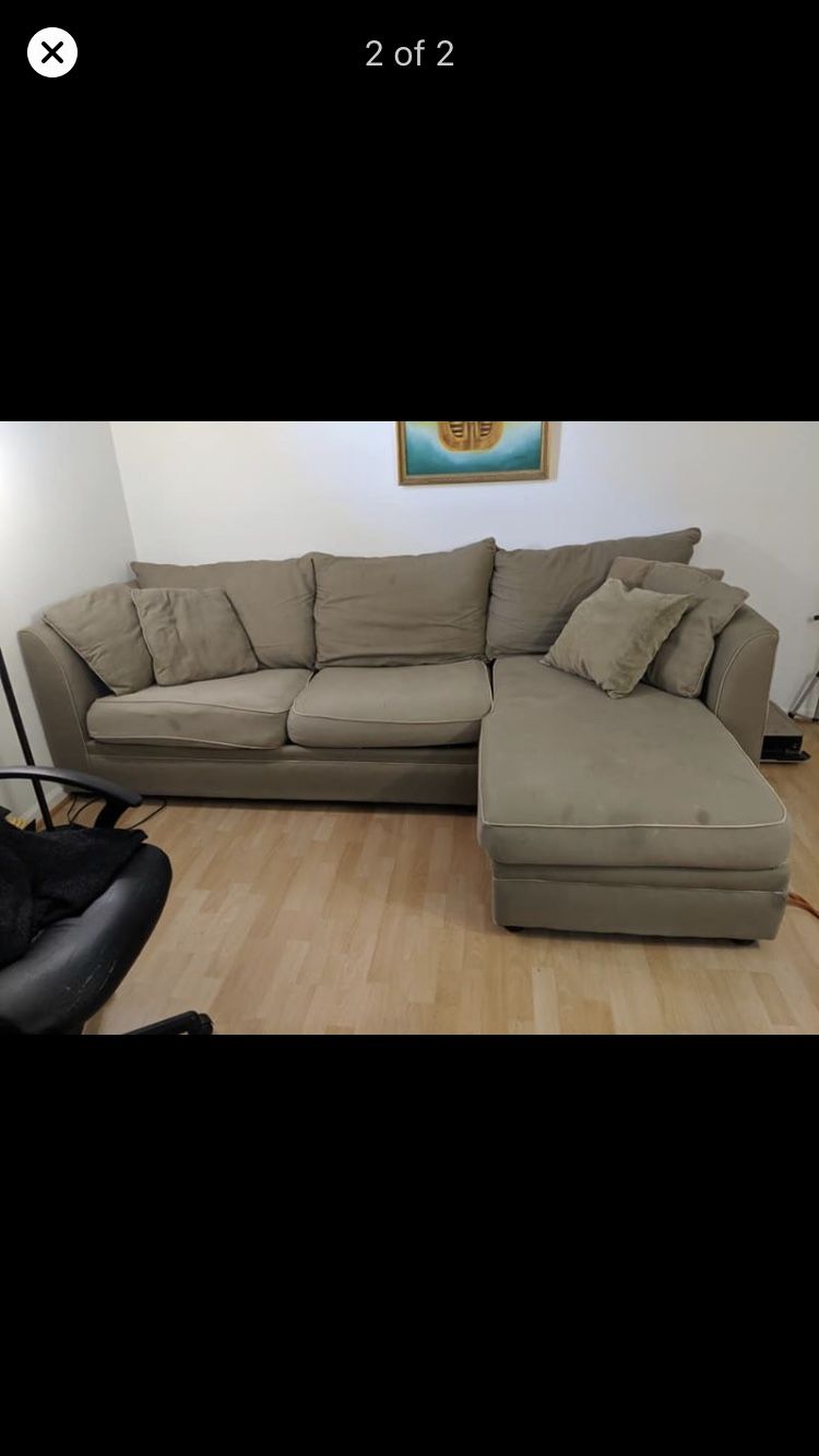 Like new sofa Sectional sofa with Queen bed very confortable