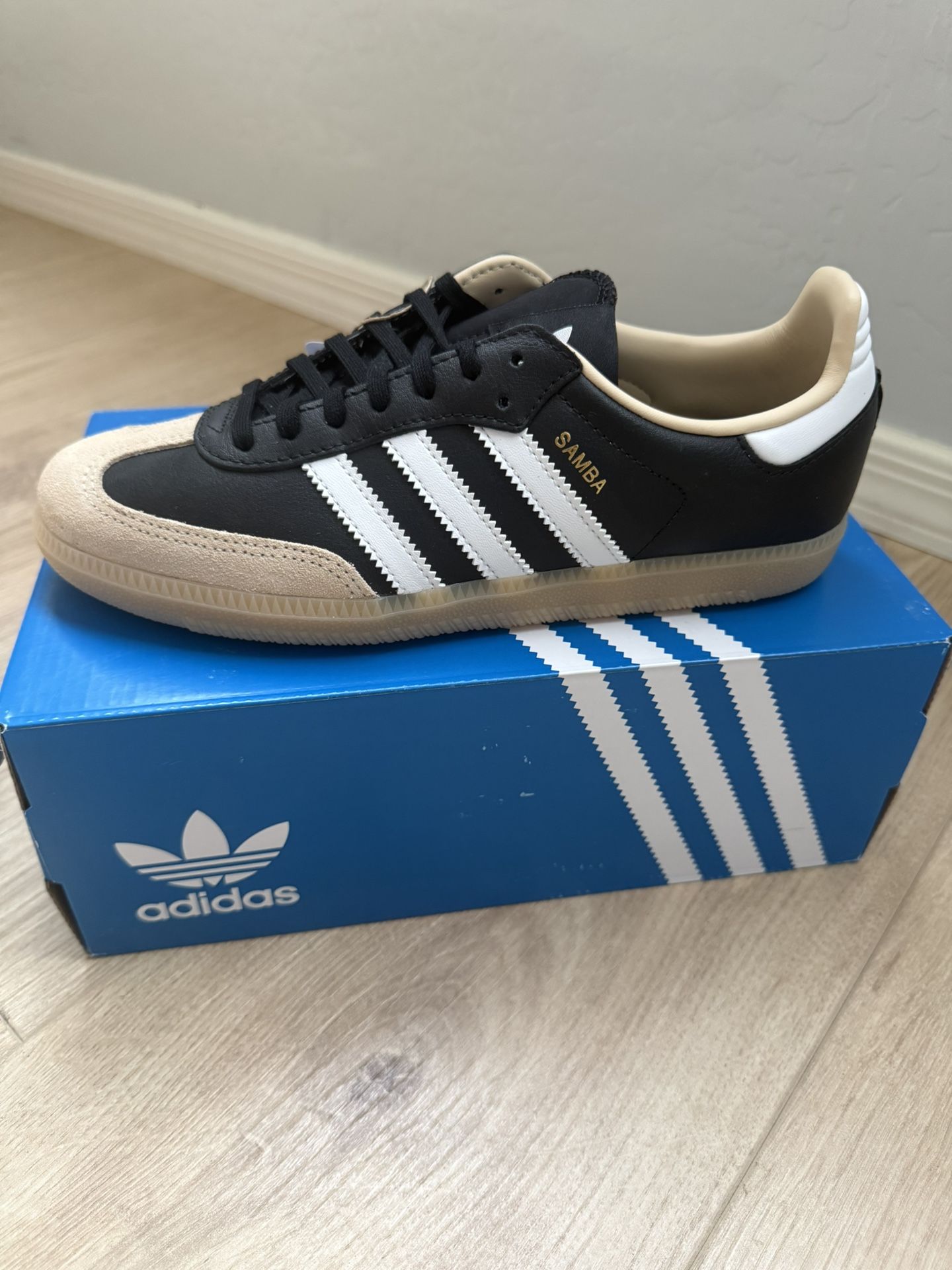 New Adidas Samba Size Youth 6 or 7.5 Women