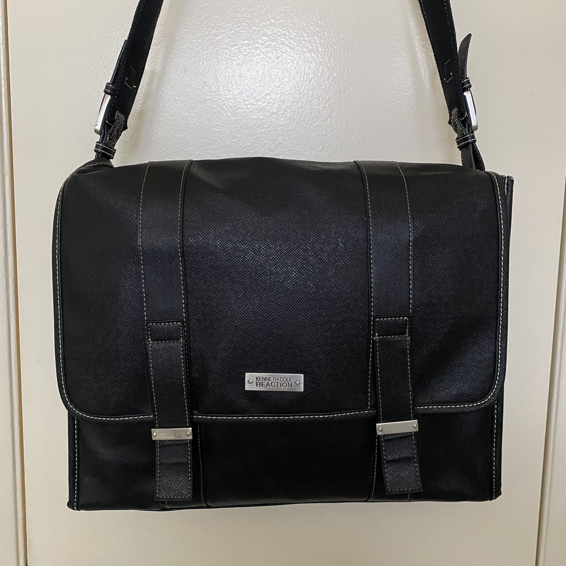 Kenneth Cole Reaction Messenger Bag
