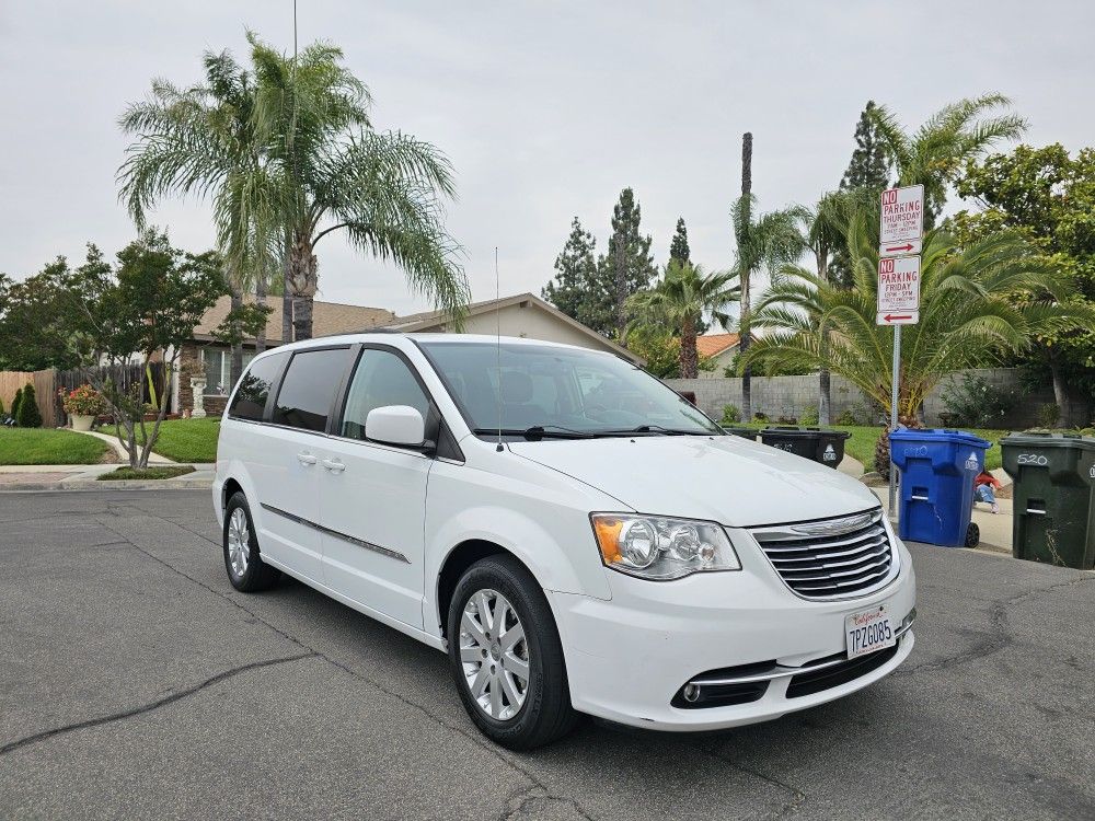 2016 Chrysler Town & Country