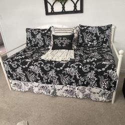 Day Bed Trundle With Pillow Shams And Bedspread Included And Two Twin Mattress 
