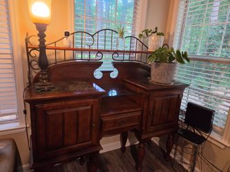 Dinning room table and hutch