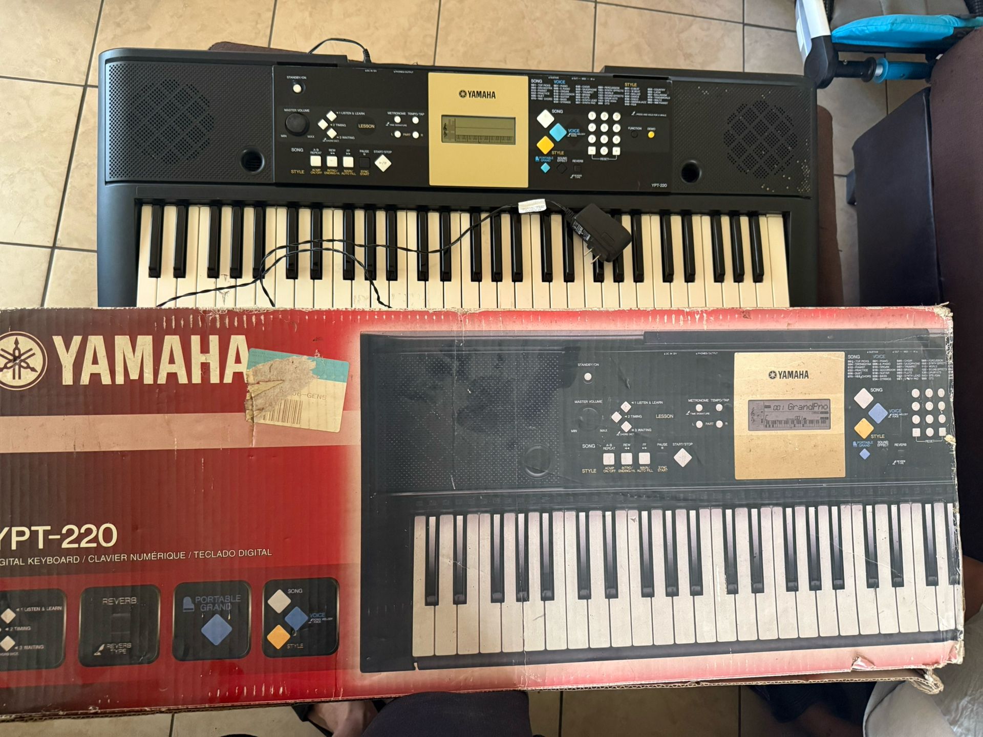 Yamaha YPT-220 61-Key Digital Keyboard – Great Condition w/ Adapter!