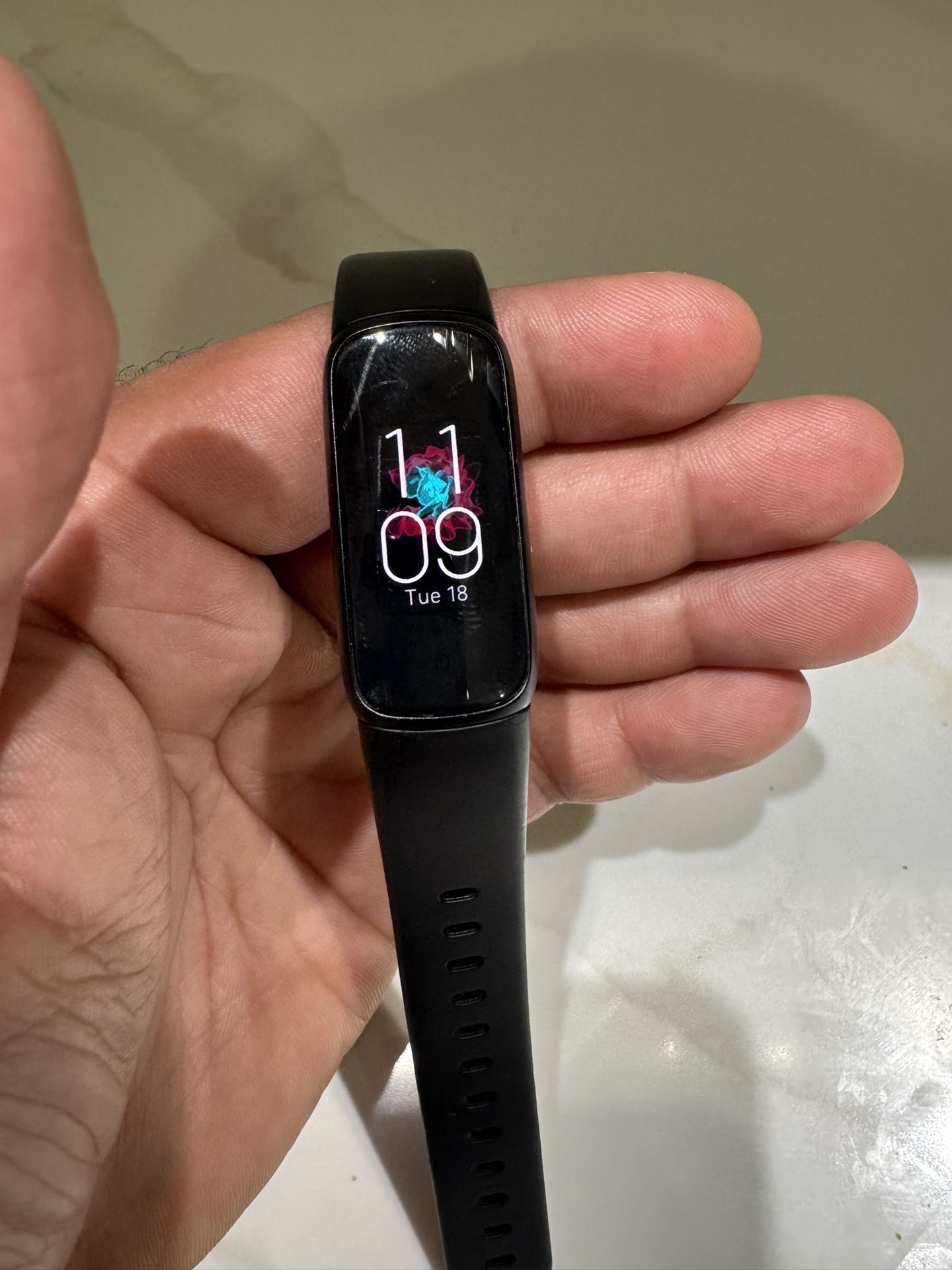 Fitbit Luxe Tracker