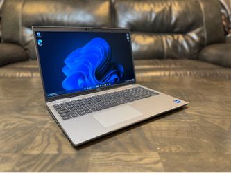 DELL Latitude 5520 15.6” Core i7 11th gen 16GB RAM 512GB SSD HDMI USB C 1080p Windows 11 laptop computer