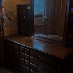 Solid Wood Dresser With Mirror 