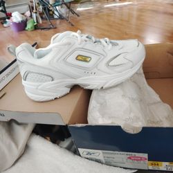 NEW REEBOK SIZE 7  OVER SPEED RXT WIDE D