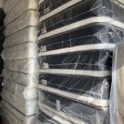 🌟✨Mattress Pillow Top All Sizes ✨🌟 ☑️ 12” inches tall 🟦All sizes 🛏💤 🟩Same day delivery available🚛 🟠Queen sizes  🟡Full sizes  🟢Twin sizes  🔵