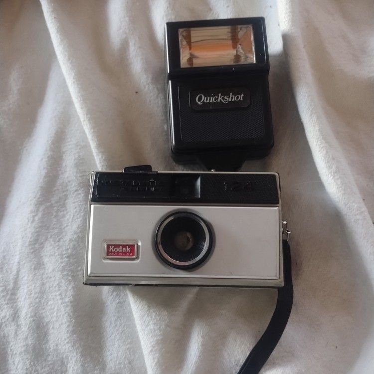 Kodak Flash Camera Quick  Shot $20 Bucks 
