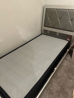 Twin Bed Frame w/ Box Spring