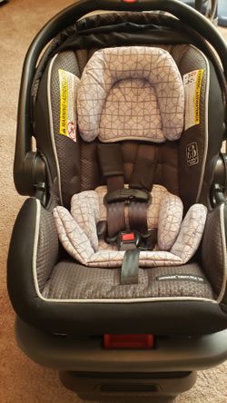 Graco DLX Click Connect infant car seat