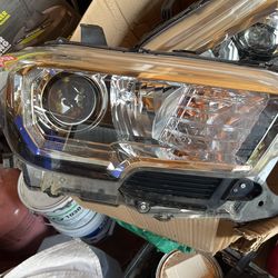 Front Lights Toyota Tacoma 2017