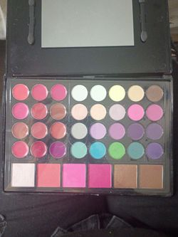 Beauty trend color wonderland all in one pallete