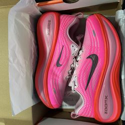 8.5W Womens Nike vomero plus ‘hyper pink’