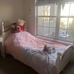 Antique Girl’s Bedroom Set