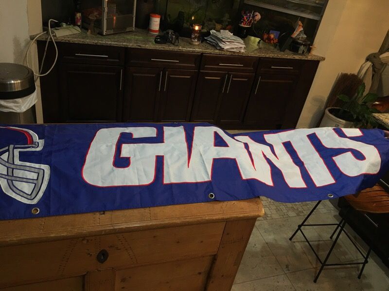 Large New York NY GIANTS NFL football banner - 2’ x 8’ - great condition