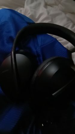 Black bose quiet comfort Over-Ear Wireless Headphones