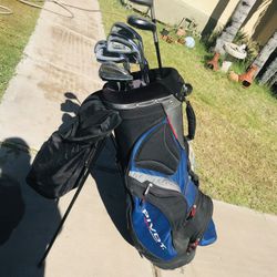 Pivot Golf Bag With Clubs 