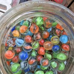 The product is a lot of 100 assorted colored glass marbles, including cat's eyes