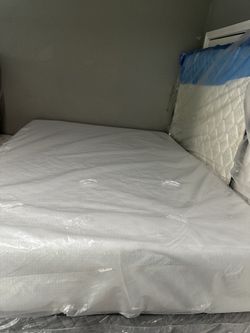 Queen size mattress and box spring