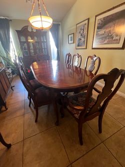Vintage Thomasville Table, chairs and hutch