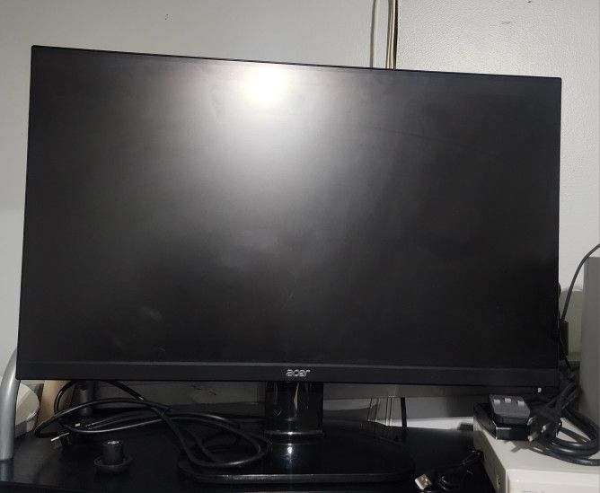 23 inches Monitor
