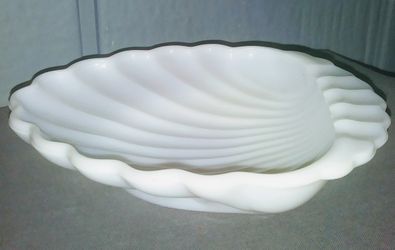 Vintage milk glass soap dish ash tray