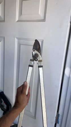 Long Handle Sharp branch/ hedge cutting tool