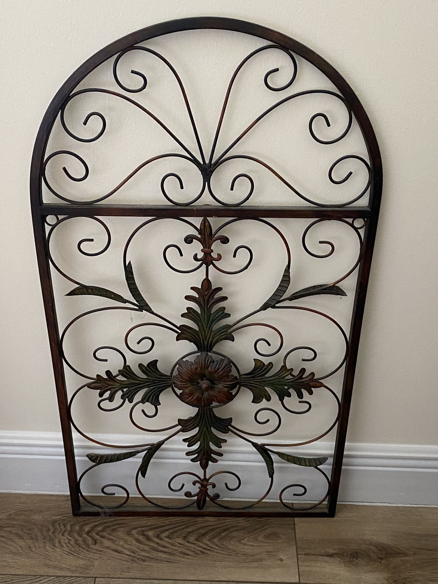 Decorative metal wall plaque