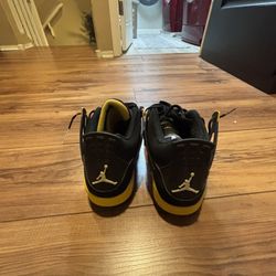 Jordan 4 Yellow Thunder Size 13