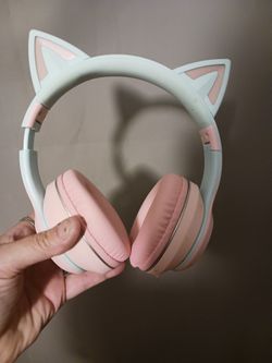 Brand New Kids Bluetooth Headphone Ears Light Up