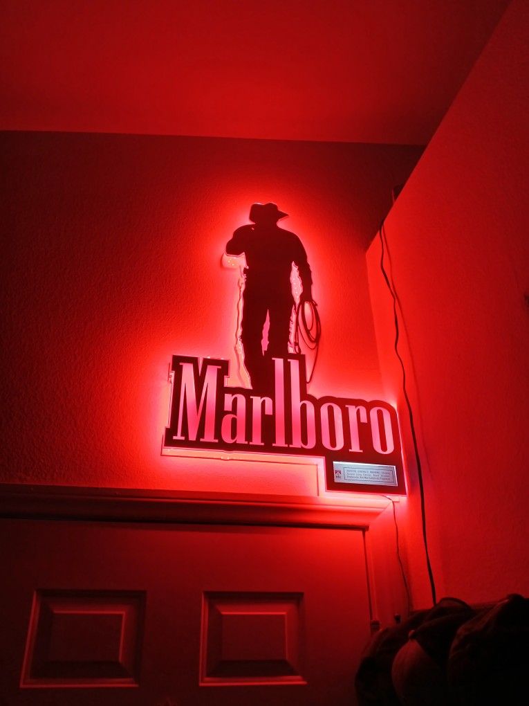 Marlboro red LED Sign.Rare Item. For Liquor Stores