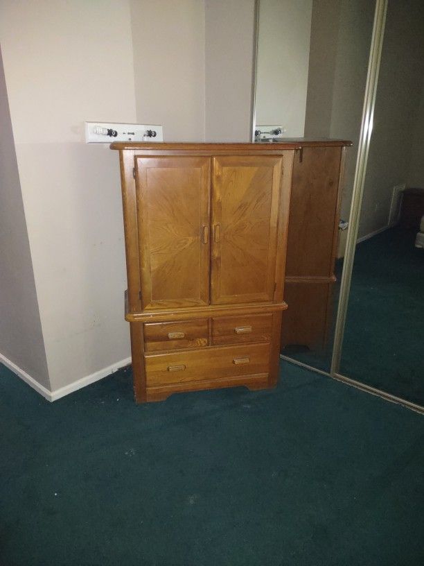 Great Dresser For 50$