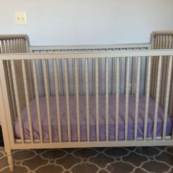 Pottery Barn Elsie Spindle Convertible Crib (New and unused)