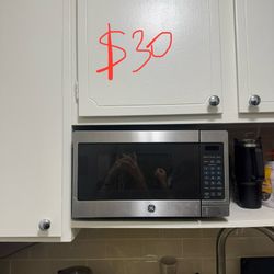 Microwave Countertop GE 700w