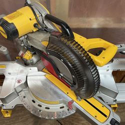 DeWalt Double-Bevel Sliding 12-in Miter Saw With Heavy Duty Stand