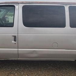 2004 Ford E-350