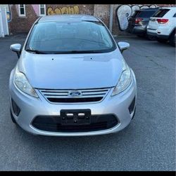 Ford fiesta 2012 gray sedan