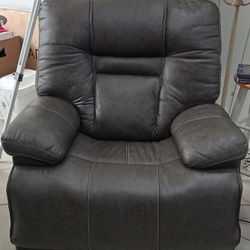 AF Wurstrow Gray LTHR/VINYL Power recliner.