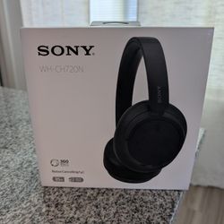 New Never Used Sony WH-CH720N Bluetooth Noise cancelling Headset