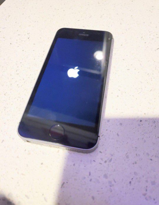 Unlocked iPhone 5s 16GB Space Grey Like New Condition 