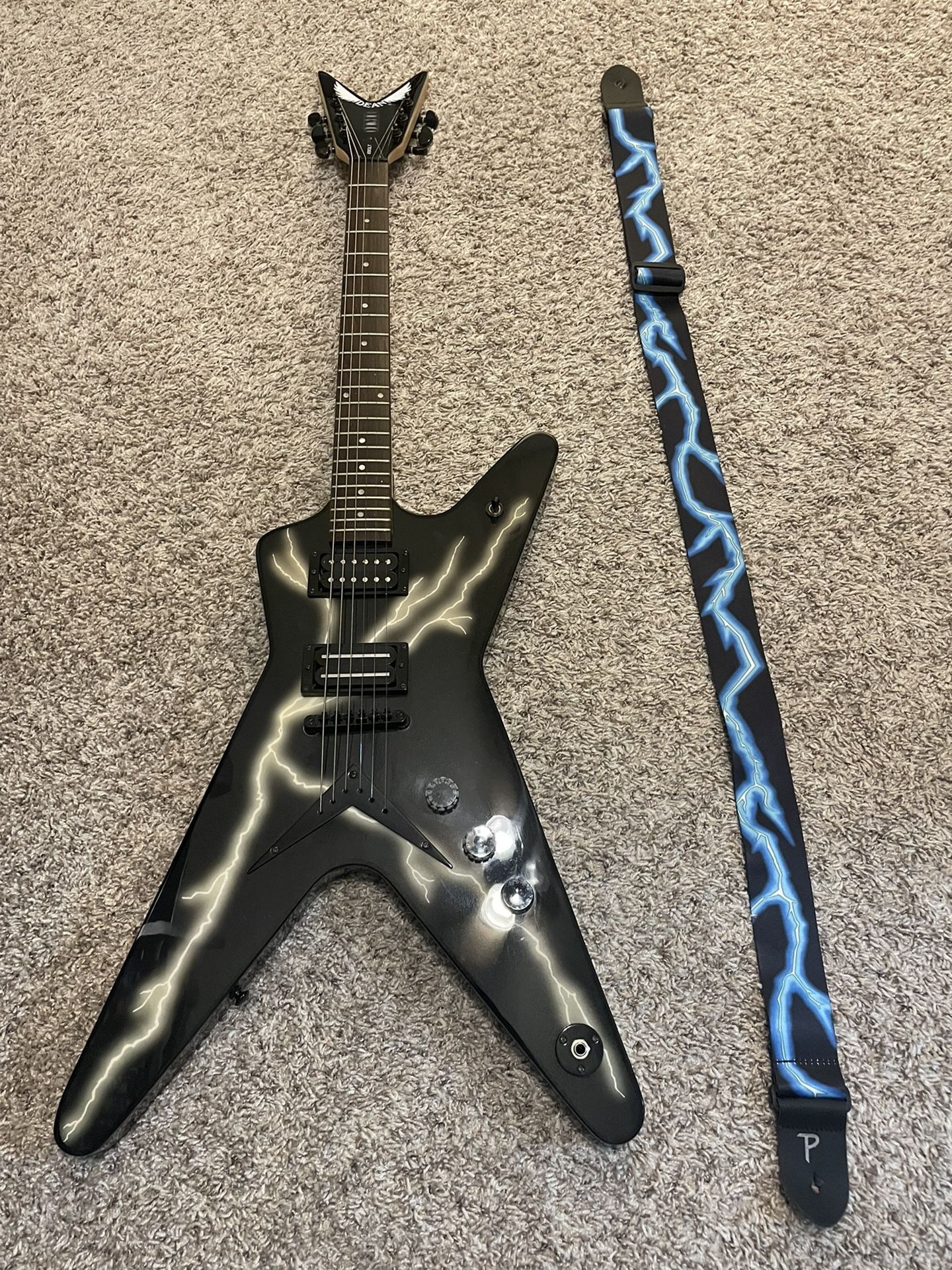 Dean ''Dimebag'' Darrel Black Bolt Floyd ML With Lightning Strap for Sale  in Celina, TX - OfferUp