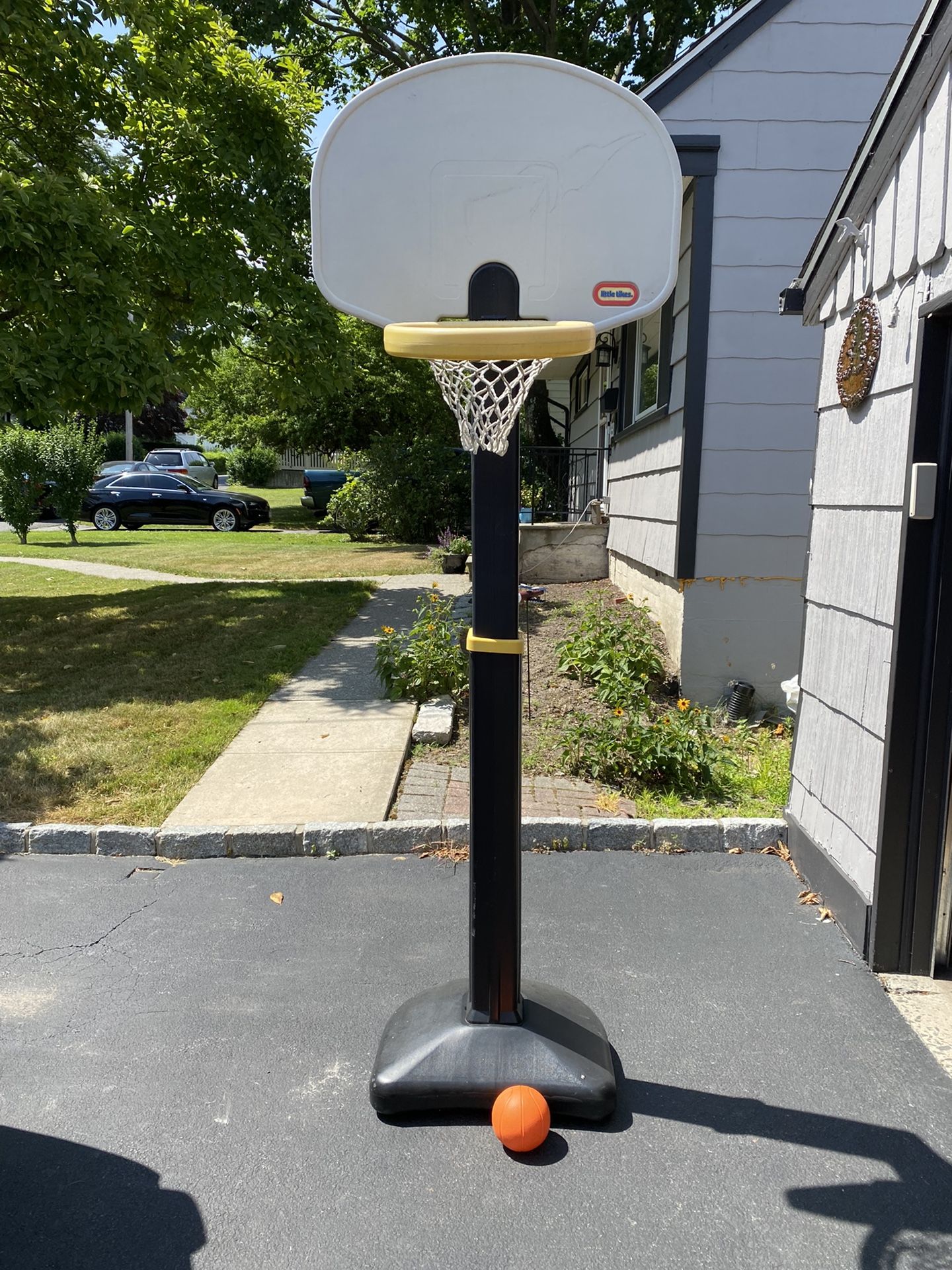 LARGE Little Tike Adjust and Jam Basketball Hoop with Ball 4 -6 feet high