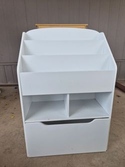 Bookshelf and toy storage