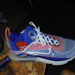 Mens size 9 1/2  nike air max