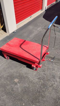 Heavy duty hydraulic lift tables
