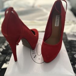 Steve Madden Red pumps