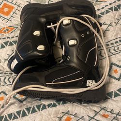 Youth Snowboard Boots Size 4