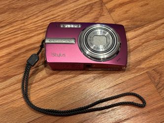 Pink Olympus Stylus 840 8.0MP Digital Camera - FOR PARTS / SENSOR ISSUE